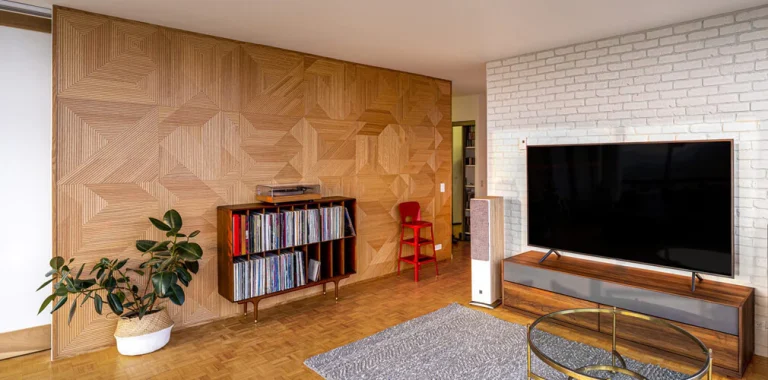 wooden-patterned-feature-wall-in-livingroom_1024x1024